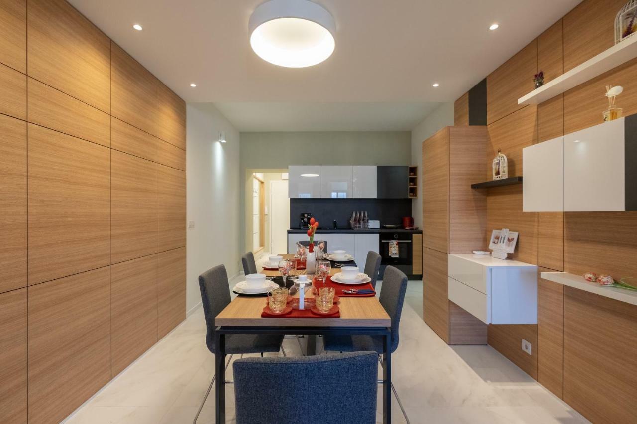 Vitosha Blvd Luxury 2-Bedroom, 2-Bathroom With Balcony Sofía Exterior foto